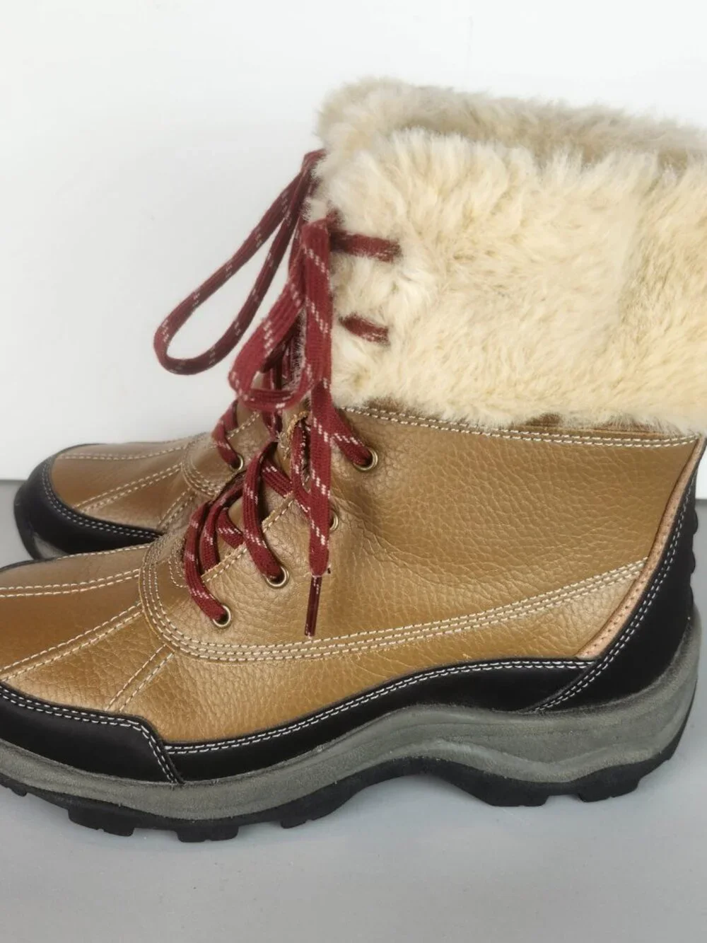 Clark's Women's Mazlyn Arctic Cold Weather Boots Women's Size 8.5